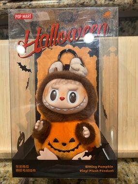 POP MART Labubu Halloween Sitting Pumpkin Plush Pendant - NIB